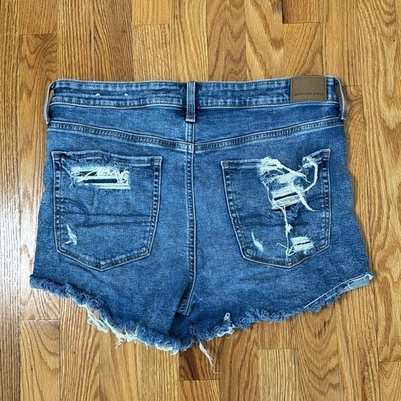 American Eagle Women’s Medium Wash Distressed Hi-Rise Shortie Denim Short Sz 12 - Picture 5 of 6